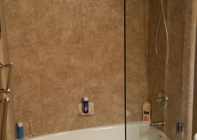 Bathtub European pivot glass door