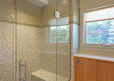 Notched glass shower enclosure to ceiling