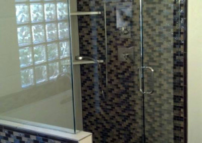 Corner shower doors